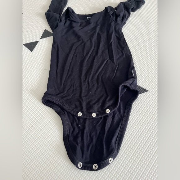 Kyte Baby Organic Bamboo Rayon Bodysuit - Long Sleeve Unisex Bodysuit - Picture 2 of 3